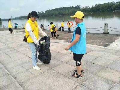 【创文在行动·志愿服务】惠东县爱心群志愿者开展“文明在提升,我们在行动”环境卫生清洁志愿服务活动